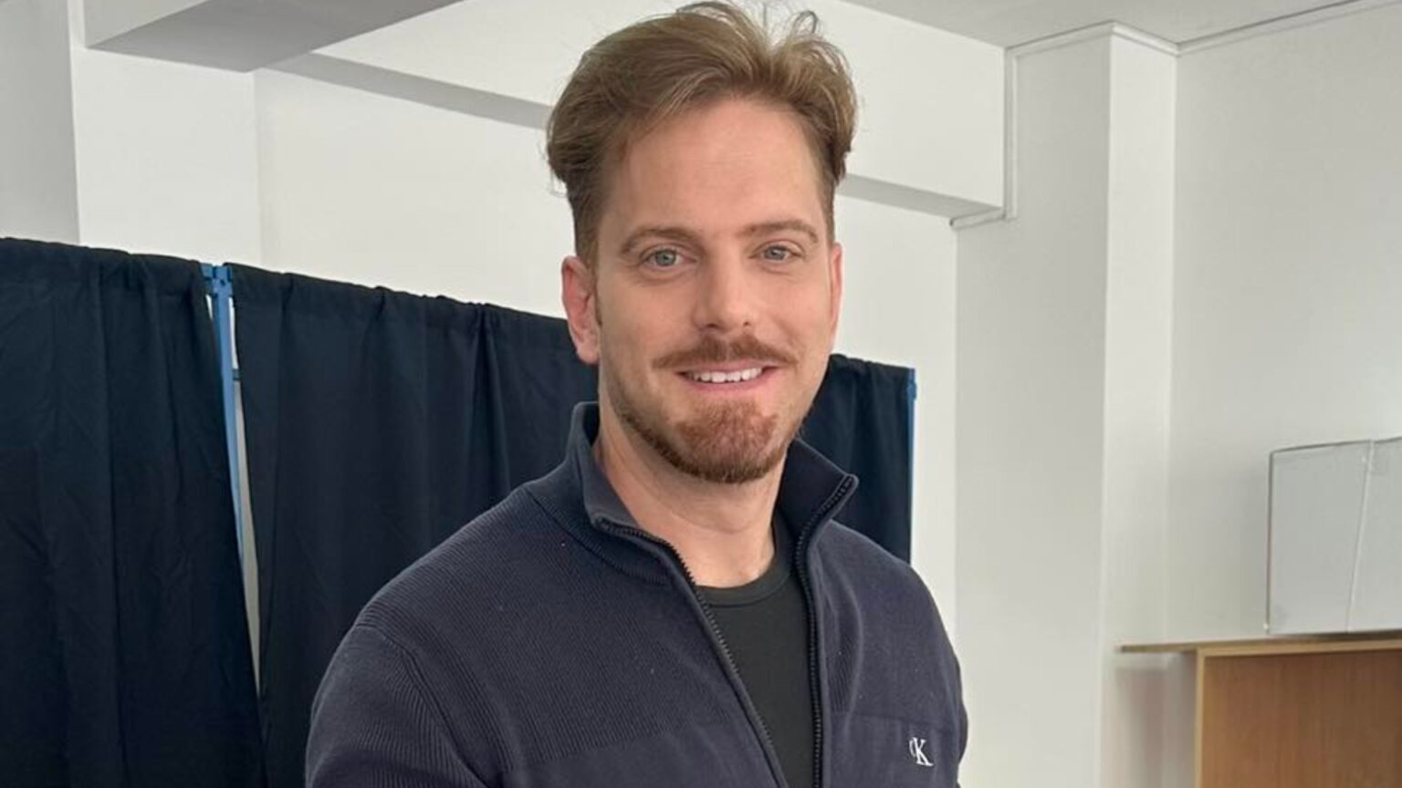 ilan laufer pe trotineta cu gemenii sai de 5 ani lovit de o masina in bucuresti copiii au suferit rani usoare fostul ministru s a lovit ceva mai serios la cap 69b9335936012