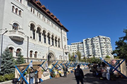 piata volanta se muta in fata primariei sectorului 1 in acest weekend peste 20 de producatori din tara ii astepta pe bucuresteni cu produse proaspete 69bc29bd5b36a