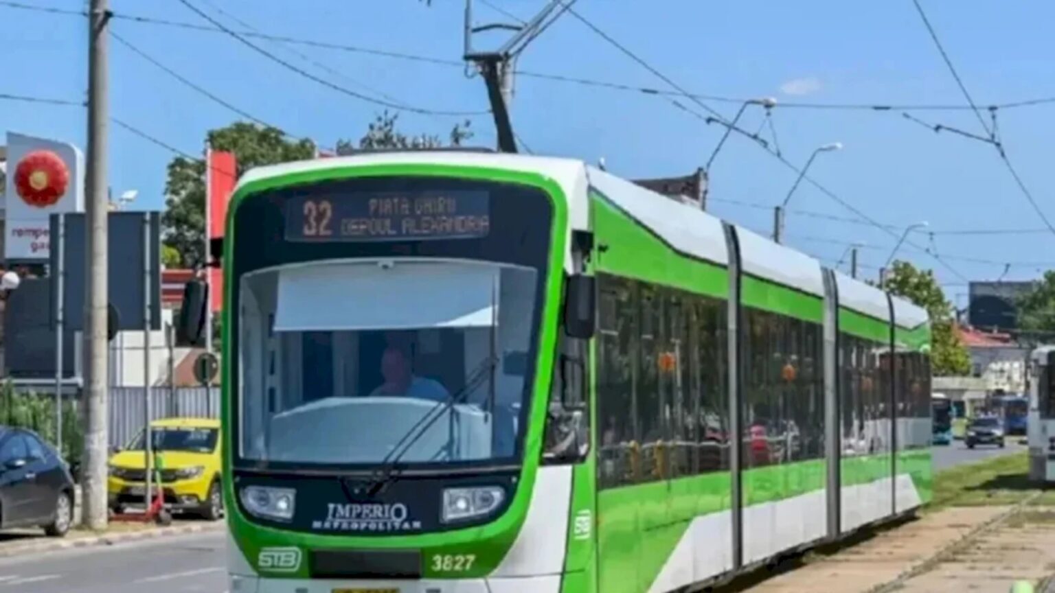 pieton accidentat de un tramvai pe calea rahovei circulatia tramvaielor linie stb 32 a fost blocata temporar 69b57971bbffe