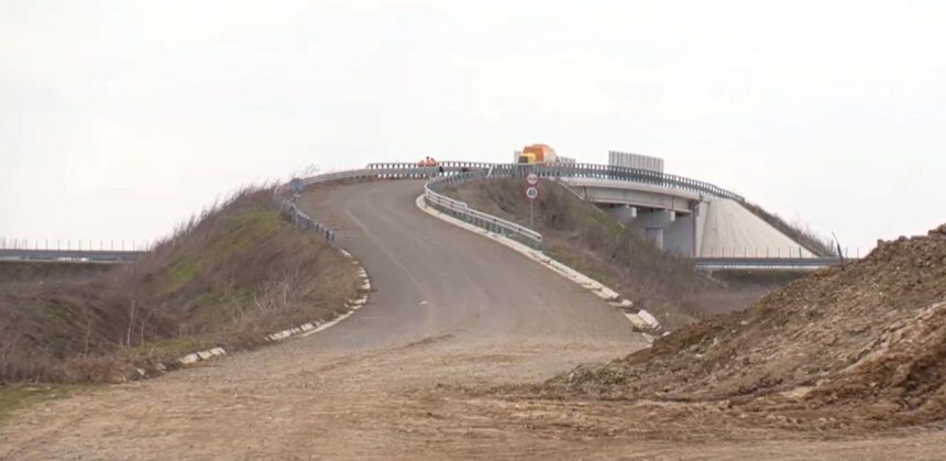 podul muzeu peste autostrada bucurestiului a0 care leaga doua campuri a costat 1 milion de euro si la fiecare stricaciune constructorul vine si l repara 69be97cb8cbae