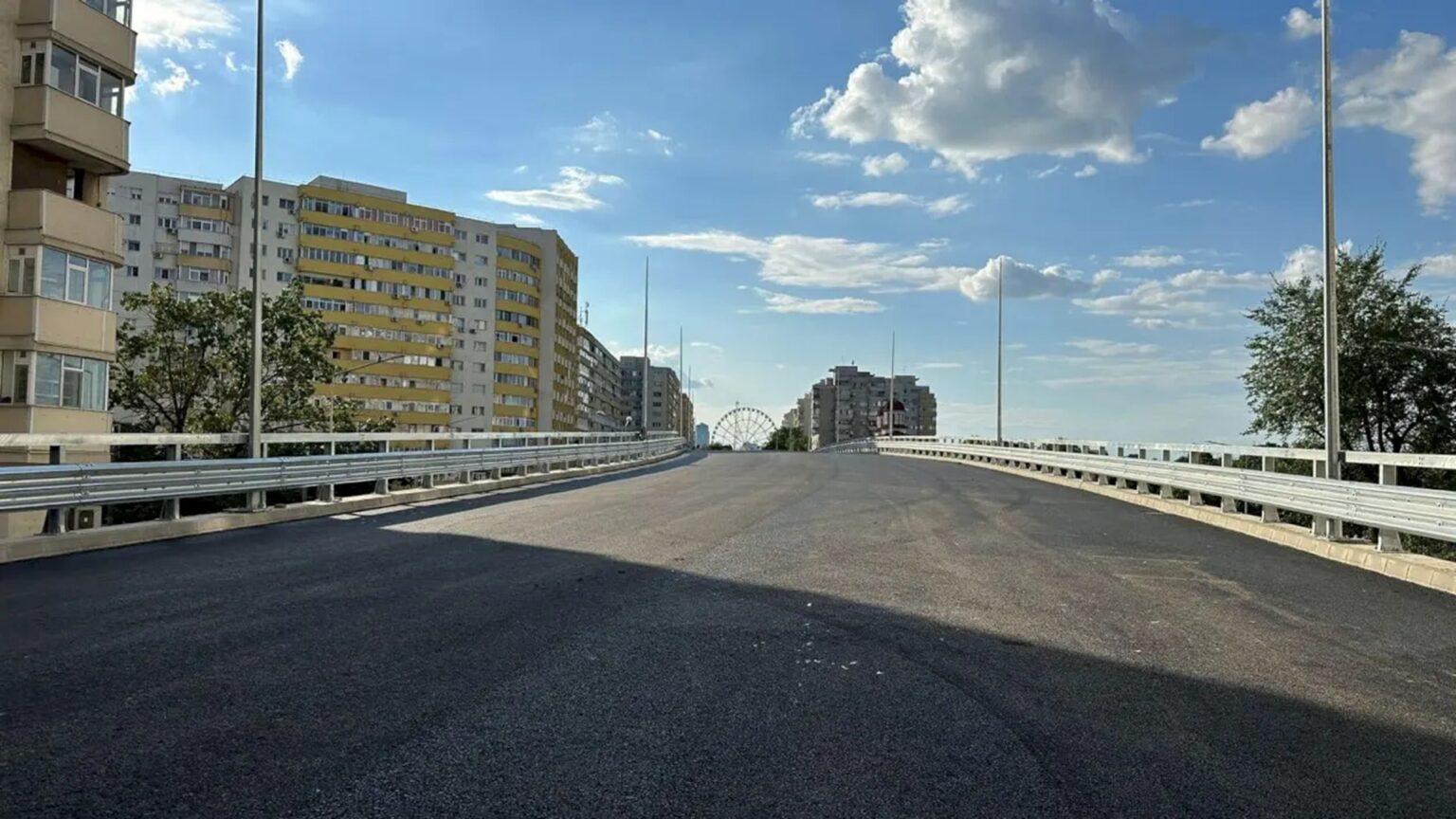 raspunsul pmb dupa ce un bucurestean a sesizat surpari in asfalt la pasajul doamna ghica inca din toamna vom merge pe teren sa verificam si sa reparam 69b836303fe3a