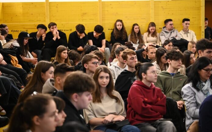 sectorul 1 a lansat eduhealth sanatatea emotionala a adolescentilor prioritate publica in era ai 69a3e494b2918