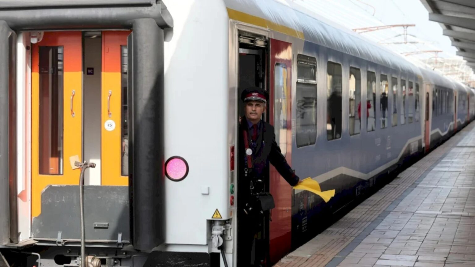 socul pe care l ar trai un om care n a mai fost cu trenul de la bucuresti la timisoara de 30 de ani acum calatoria dureaza de doua ori mai mult daca ai noroc 69ae8b6f71fe0