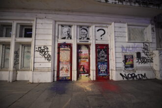 sprijin pentru proprietarii de cladiri de patrimoniu cu fatade mutilate de graffiti sau afise un proiect care prevede bani de la pmb pentru curatare in dezbatere publica 69ba5a9cd4977