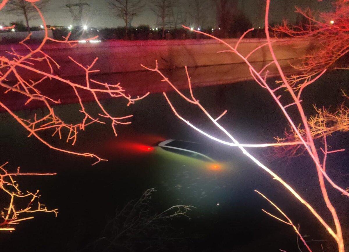 supravietuire miraculoasa dupa ce un sofer a plonjat cu masina in apa in zona splaiul unirii glina 69abfac748b02