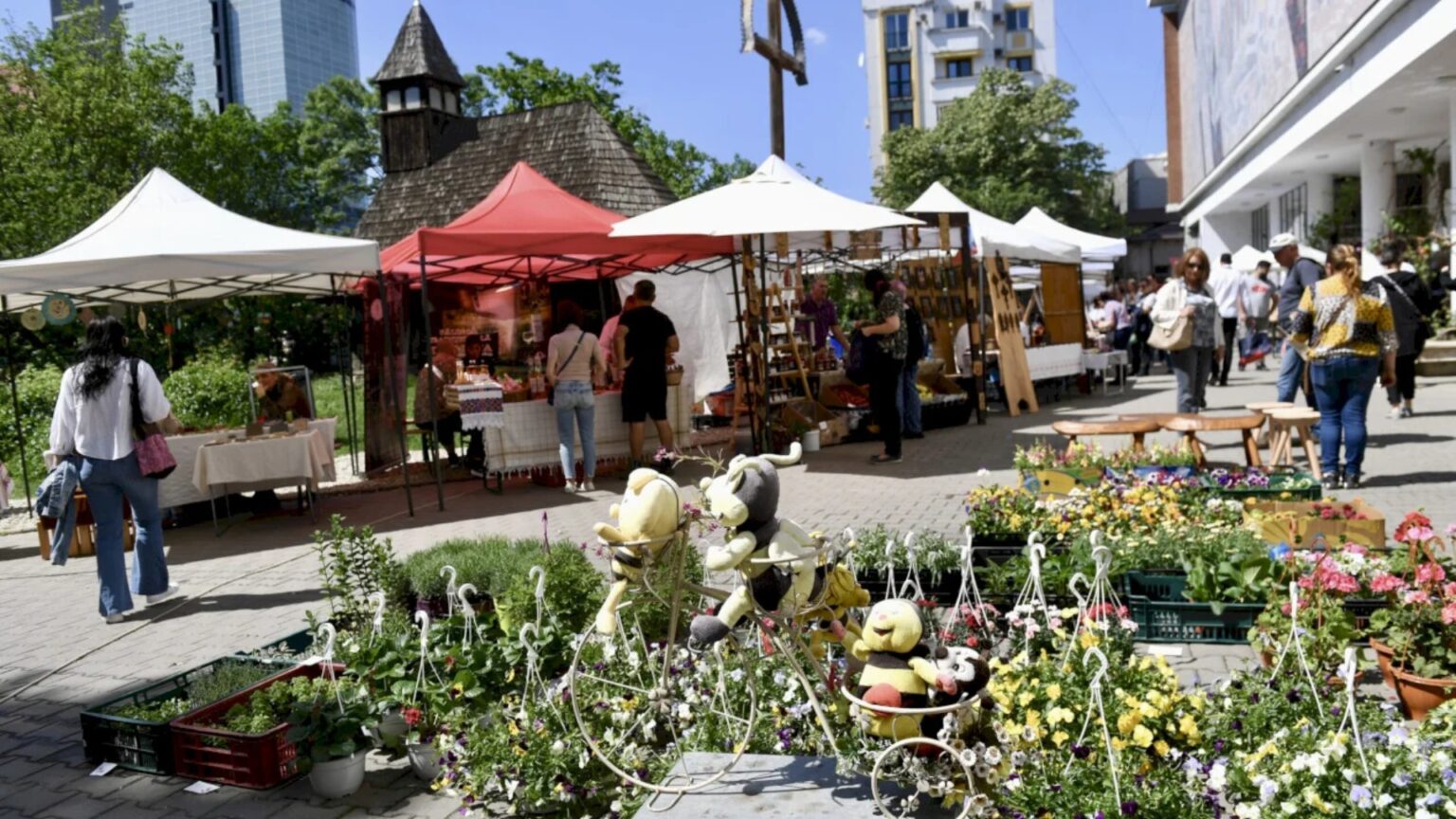 targ de florii weekendul viitor la muzeul taranului roman bucurestenii sunt asteptati cu bunatati de tot felul si oua incondeiate 69c55fafb2cc7