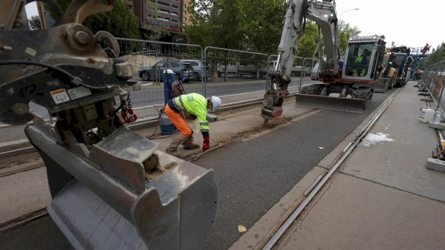 trafic restrictionat pe calea dudesti si bd 1 decembrie pentru modernizarea sinelor de tramvai constructorul va deschide santierele curand 69b3fb71d8d5a