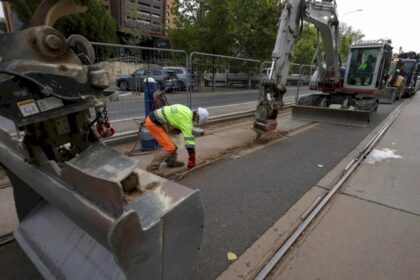 trafic restrictionat pe calea dudesti si bd 1 decembrie pentru modernizarea sinelor de tramvai constructorul va deschide santierele curand 69b3fb71d8d5a