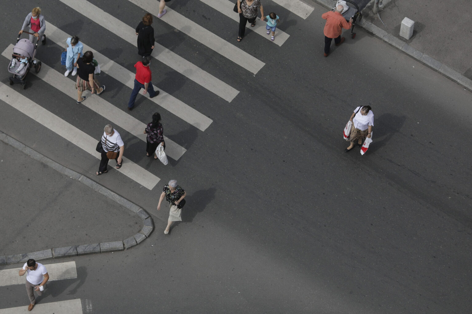 trecerea de pietoni a lui negoita costa cat o garsoniera 78 de milioane de euro din bugetul s3 se vor cheltui pentru zebre si alte proiecte de siguranta rutiera 69c3cd69c9fa4
