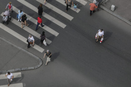 trecerea de pietoni a lui negoita costa cat o garsoniera 78 de milioane de euro din bugetul s3 se vor cheltui pentru zebre si alte proiecte de siguranta rutiera 69c3cd69c9fa4