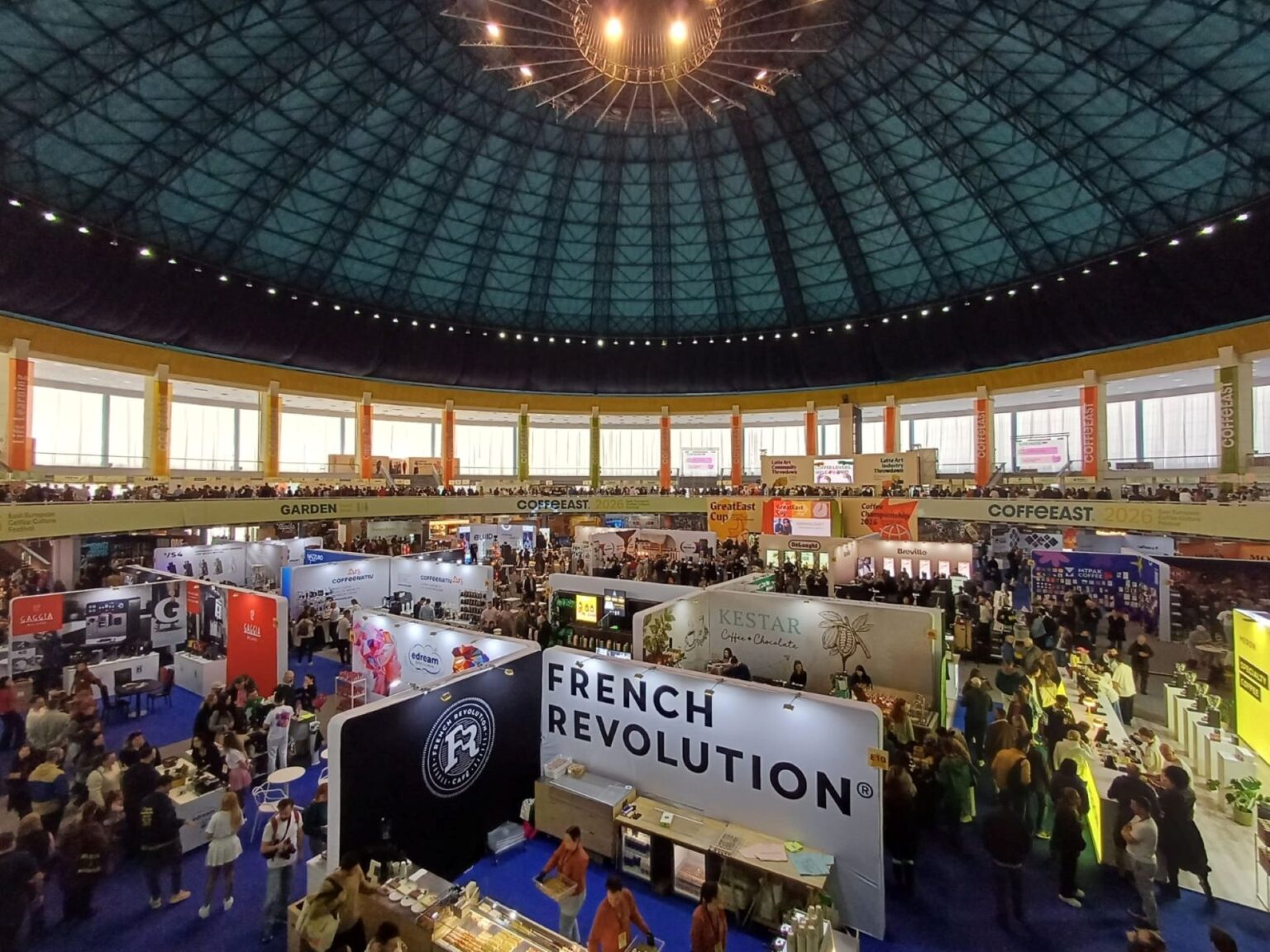 video e29895 coffeeast a doua zi de festival forfota mare la festivalul cafelei de la romexpo unde sunt prezenti 200 de expozanti programul din acest weekend 69be867138b1b