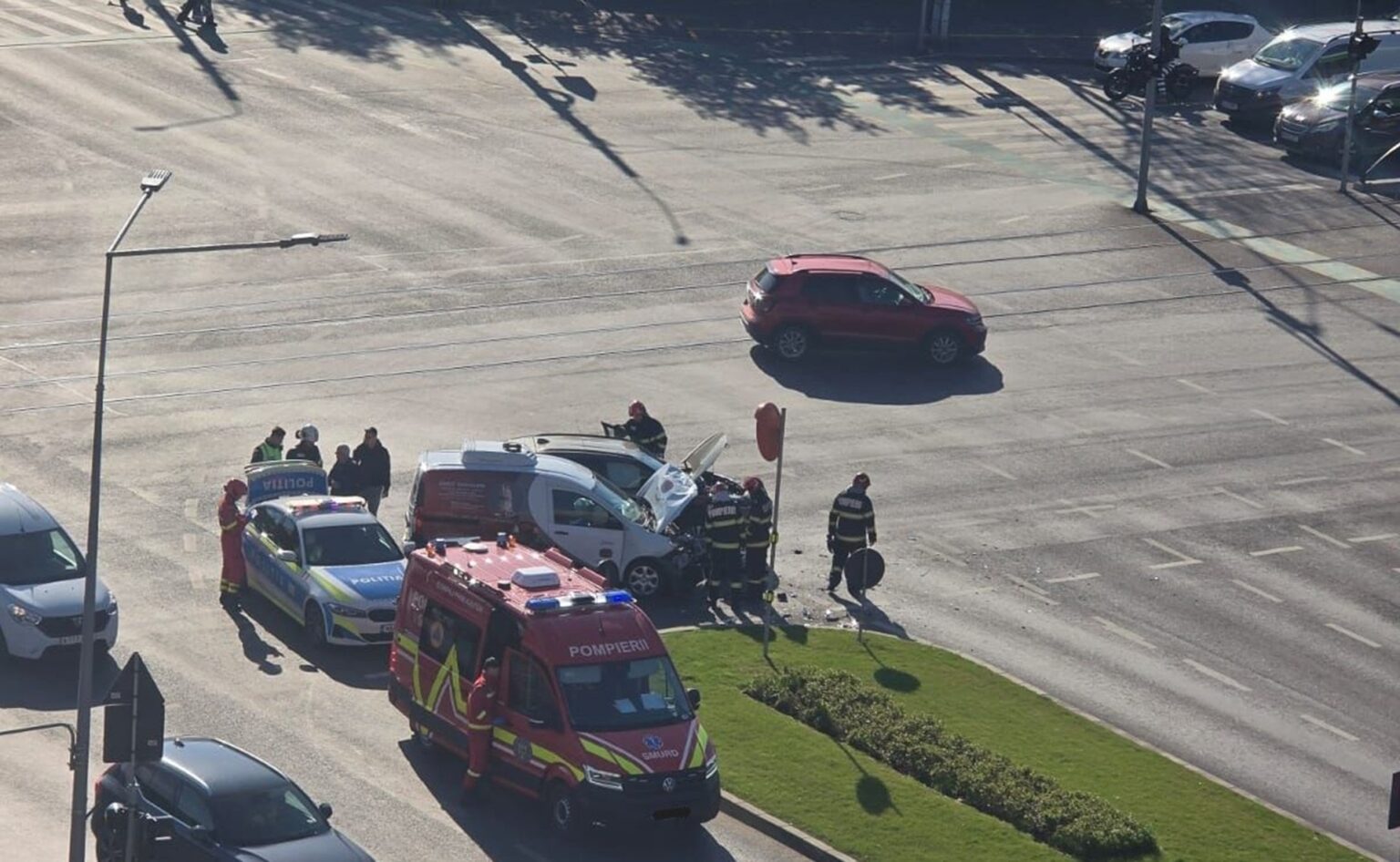 accident grav in intersectia drumul taberei unul dintre simbolurile traficului haotic din bucuresti zilnic se lovesc masini acolo 69d608eaec648