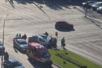 accident grav in intersectia drumul taberei unul dintre simbolurile traficului haotic din bucuresti zilnic se lovesc masini acolo 69d608eaec648