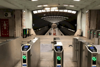 breaking circulatie intrerupta la metrou dupa un incident grav pe magistrala m4 o bucata de tavan a cazut in tunel intre statiile 1 mai si jiului 69e8d386665cc 1