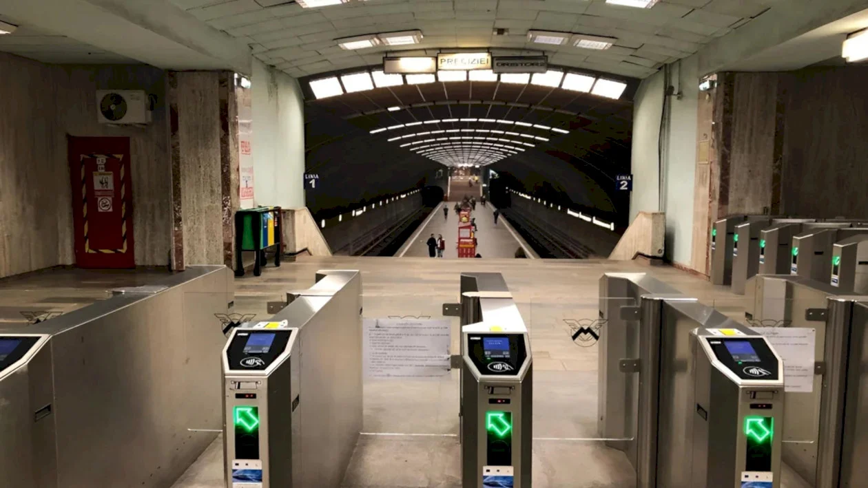 breaking circulatie intrerupta la metrou dupa un incident grav pe magistrala m4 o bucata de tavan a cazut in tunel intre statiile 1 mai si jiului 69e8d386665cc 1
