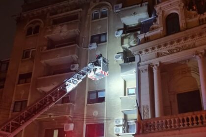 explozie urmata de incendiu in blocul din bucuresti in care locuiesc fostul premier vacaroiu si numarul 2 in ans thomas moldovan locatarii salvati din balcoane 69cd01faf0dc3
