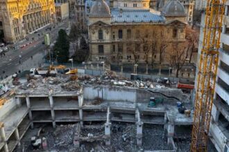 foto demolarea fostului sediu bancorex de pe calea victoriei avanseaza corpul podium va fi reconstruit cat vor dura lucrarile la afi central tower 69dc94b2a28e7