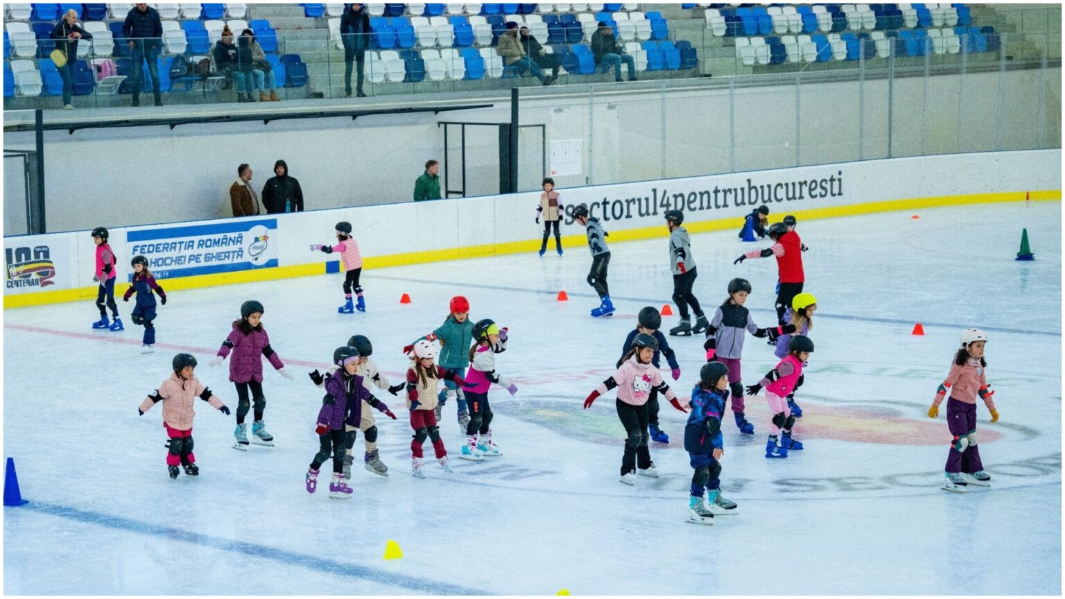foto e29bb8efb88f copiii sunt asteptati sambata la o vanatoare de oua pe gheata la berceni arena patinoarul are program special pentru sarbatorile pascale 69d7c209adf16