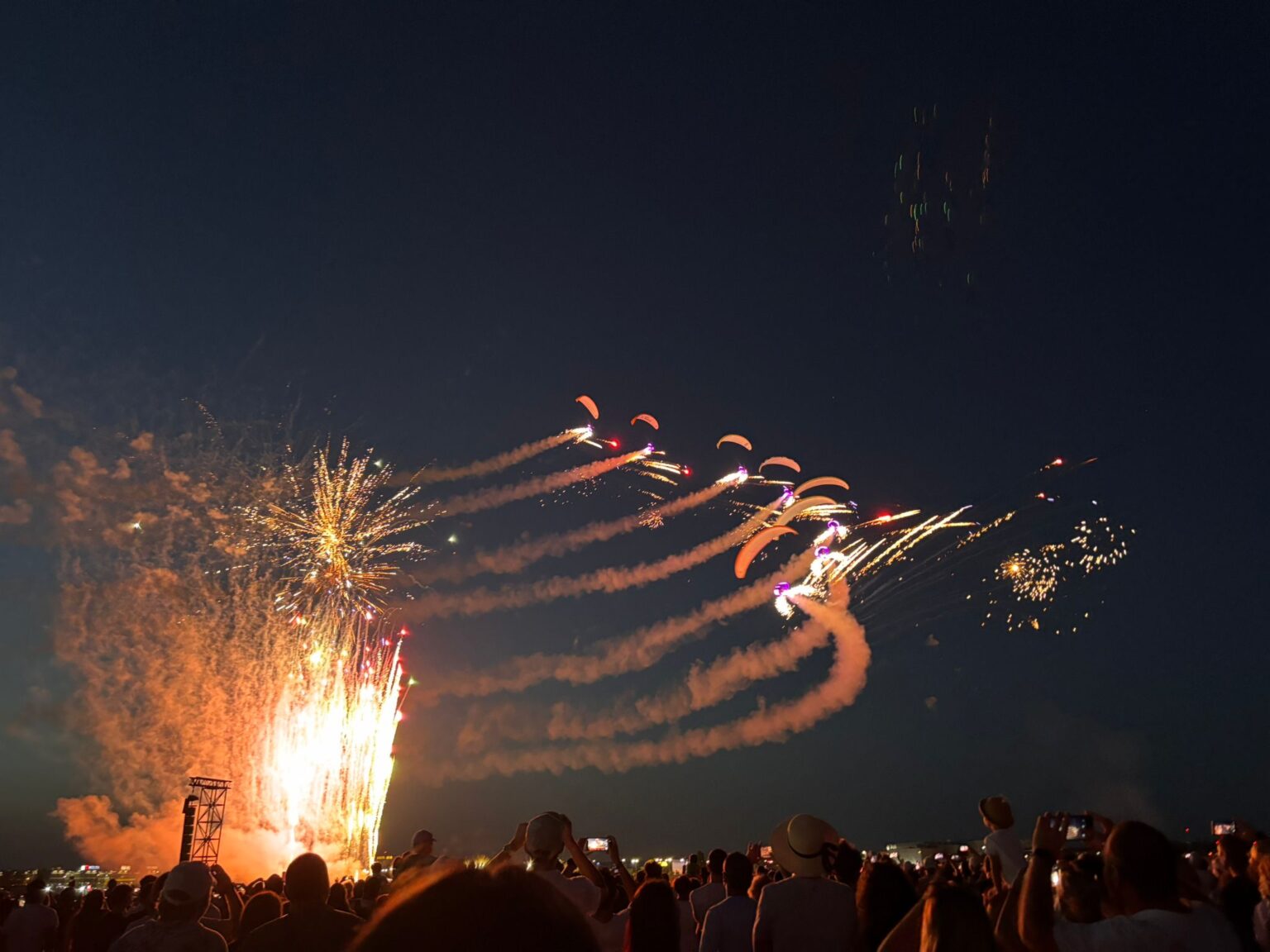 foto f09faa82 acrobatii de la flying dragons team revin la bias 2026 pe aeroportul baneasa spectaculosul show aviatic are loc la finalul verii 69df6cbca9a45
