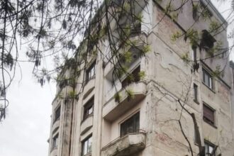 foto un bloc cu risc seismic clasa i de pe strada dionisie lupu intra in consolidare de luna viitoare 12 familii au fost relocate 69f0bb4b279fb