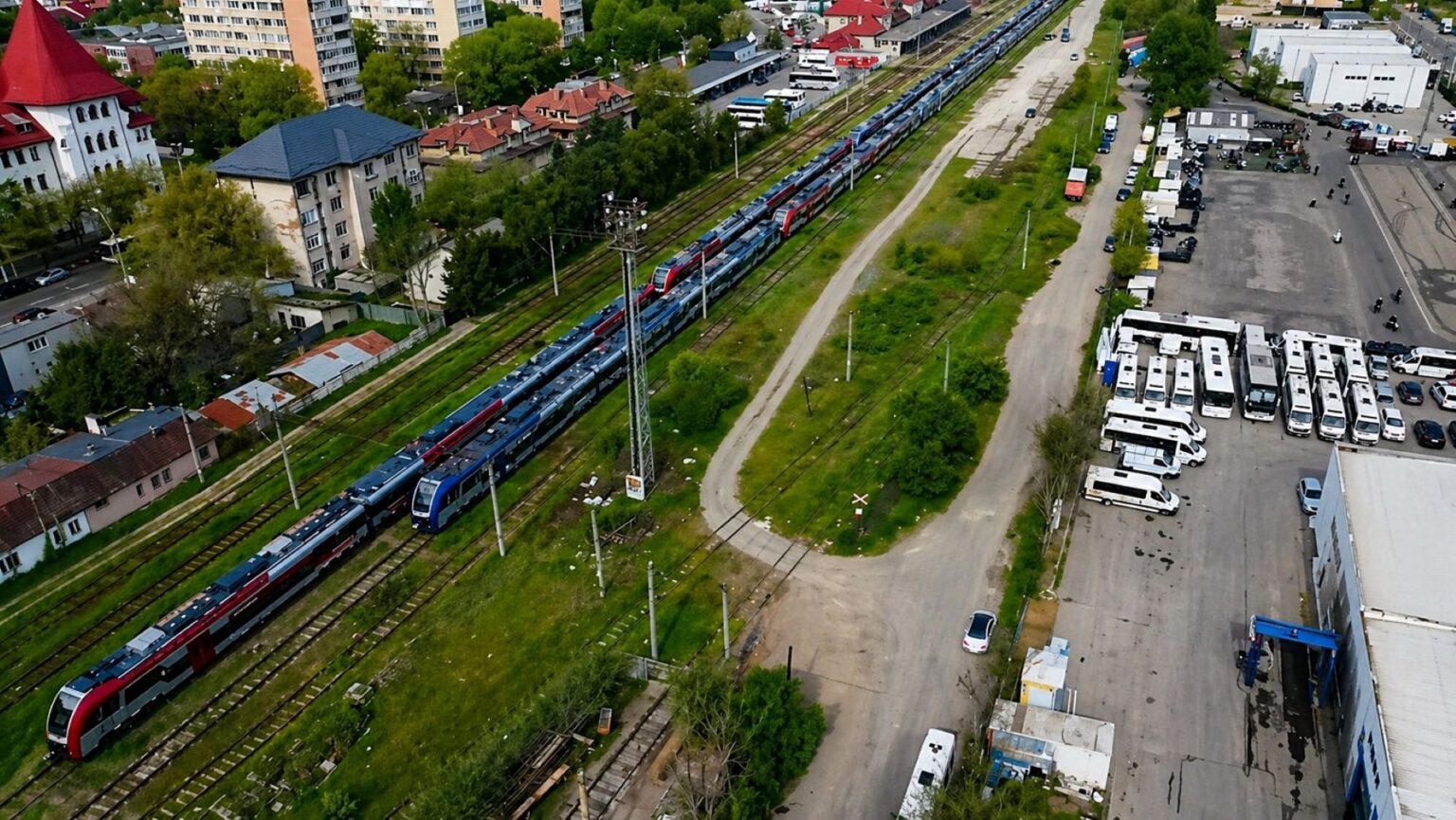 miruta nu vrea sa lase sa se bronzeze la soare noile trenuri pesa care zac in gara obor interimarul de la transporturi cauta metode sa le dam drumul 69f1b9a1e2ca9
