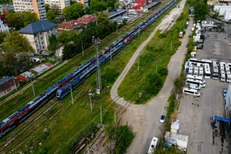 miruta nu vrea sa lase sa se bronzeze la soare noile trenuri pesa care zac in gara obor interimarul de la transporturi cauta metode sa le dam drumul 69f1b9a1e2ca9