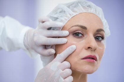 o femeie a murit dupa ce si a facut o operatie estetica la un cabinet medical din bucuresti inspectorii de la ministerul sanatatii au gasit cabinetul inchis 69f0bb4ff0d7c