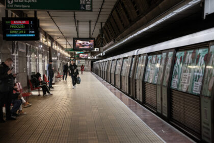 peste 10 000 de bucuresteni cer printr o petitie ca biletele de la metrou sa nu se scumpeasca o calatorie ar putea ajunge la 7 lei 69d92de7c0e24