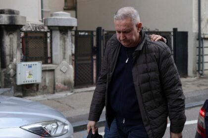 seful arr interceptat in vreme ce numara banii in apartamentul sau din bucuresti 1 2 3 8 9 14 15 20 ai sa mi bag a ajuns pana la jumatate 69cce5c5b9600