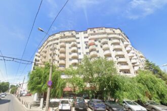 un bloc de pe calea calarasilor se vinde integral cu 125 milioane de euro are zeci de apartamente spatii comerciale si un restaurant la parter 69e096032dce0