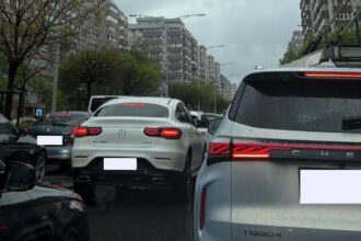 un oras blocat complet de la arcul de triumf si victoriei pana pe iuliu maniu bucurestean niciun politist la piata charles de gaulle 69f3862438d3e