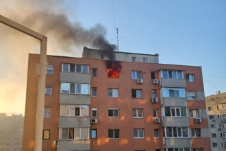 video incendiu intr un bloc din bucuresti in zona titan nicolae grigorescu martor strada prevederii blocata de pompieri si alte echipe de interventie 69d356cd012a6