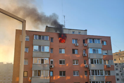 video incendiu intr un bloc din bucuresti in zona titan nicolae grigorescu martor strada prevederii blocata de pompieri si alte echipe de interventie 69d356cd012a6