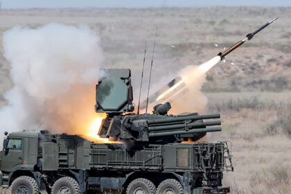 video momentul in care fortele ucrainene au distrus un sistem rus de aparare aeriana pantir s1 in apropiere de mariupol 69e272404df56