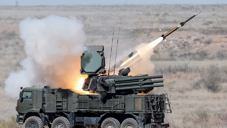 video momentul in care fortele ucrainene au distrus un sistem rus de aparare aeriana pantir s1 in apropiere de mariupol 69e272404df56