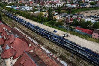 zeci de trenuri noi pesa zac abandonate in gara obor in vreme ce din gara de nord pleaca la drum garnituri de pe vremea strabunilor pro infrastructura explica de ce 69ef089021f12