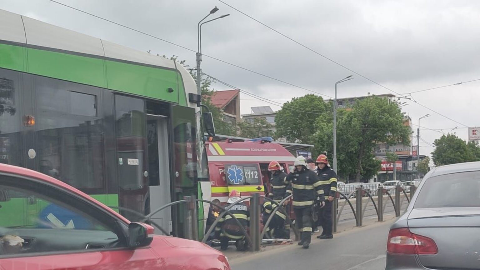foto accident grav pe soseaua colentina unde linia 21 este blocata martor o persoana ar fi fost lovita de tramvai 69ff09717f99f