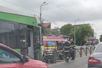 foto accident grav pe soseaua colentina unde linia 21 este blocata martor o persoana ar fi fost lovita de tramvai 69ff09717f99f