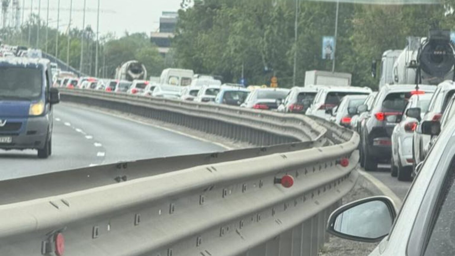 foto dn1 blocat pe sensul catre baneasa din cauza unui accident s a produs langa liceului francez 69ff097a025d8