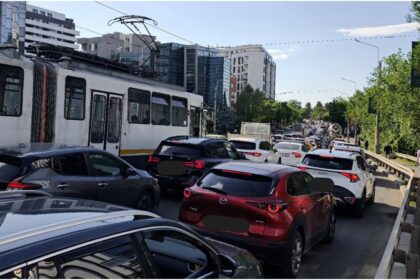 foto nordul bucurestiului e blocat se circula bara la bara in aceasta seara in zona baneasa aviatiei un bucurestean spune care e cauza e expozitia bsda la romaero 6a05e84c7566d