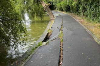incepe renovarea parcului herastau dupa 9 ani de hartii 4 primari si 3 cifre diferite pentru acelasi contract lacul se goleste in 3 saptamani 6a0709dbed75e