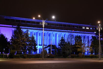 palatul victoria va fi iluminat in culorile steagului uniunii europene se implinesc 19 ani de la aderarea romaniei la ue 69ff50edf29a4