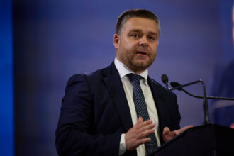 prima reactie a lui ciprian ciucu dupa ce motiunea a trecut sus inimile noi mergem mai departe cu ilie bolojan nu pentru un om ci pentru principii 69f9de41abacb