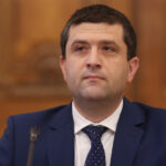 radu miruta in fabricile de armament din romania au crescut copaci de bine ce au fost folositi banii din inzestrare pentru armata 6a06afe43e4fb