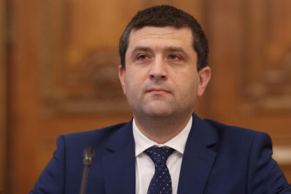 radu miruta in fabricile de armament din romania au crescut copaci de bine ce au fost folositi banii din inzestrare pentru armata 6a06afe43e4fb