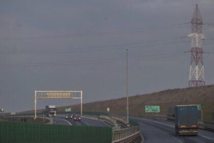 restrictii de circulatie pe autostrazile a1 si a2 azi se fac reparatii si pe drumul de mare viteza si de la bucuresti la mare si pe cel spre pitesti 69f9949159937
