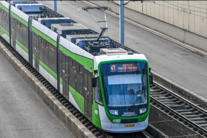 sambata dimineata cu provocari in transportul public din bucuresti linia 41 blocata de o masina pe sine probleme si pe linia 10 unde un autobuz a lovit un tramvai 69f59ee248a17
