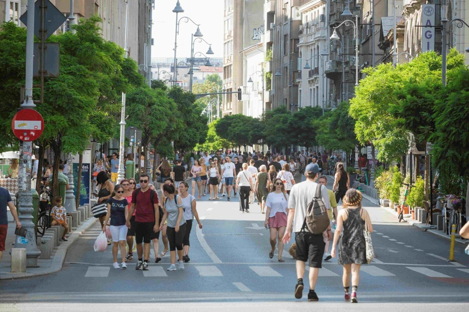 strazi deschise si in acest weekend acum cu o dezbatere drept piesa centrala discutii despre oras si spatiul public in piata revolutiei 6a06eccb1cee7
