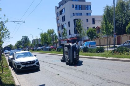 video masina rasturnata intr un accident ingrozitor pe bd bucurestii noi totul e blocat la straulesti 6a0afadc183db